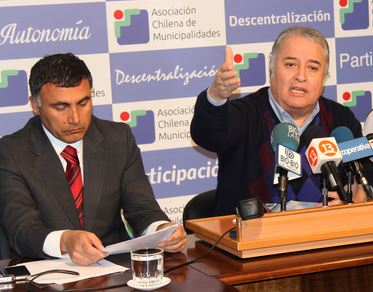 Alcalde Christian Vittori de Maipú/Vicepresidente de ACHM) y Alcalde Santiago Rebolledo de "La Cisterna" (Presidente de ACHM)