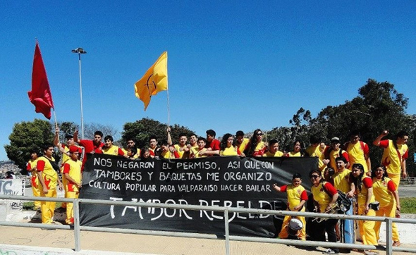 La batucada “Tambor Rebelde”, en el contexto del Carnaval Mil Tambores, en Valparaíso.
