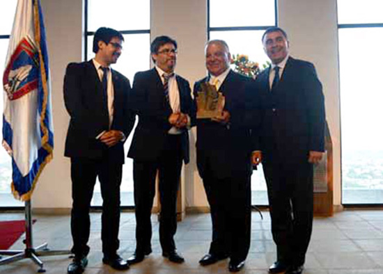 El concejal Ariel Ramos, el concejal Abraham Donoso, el profesor Camilo Montalbán, y el alcalde Christian Vittori. Fotografía de www.maipu.cl 