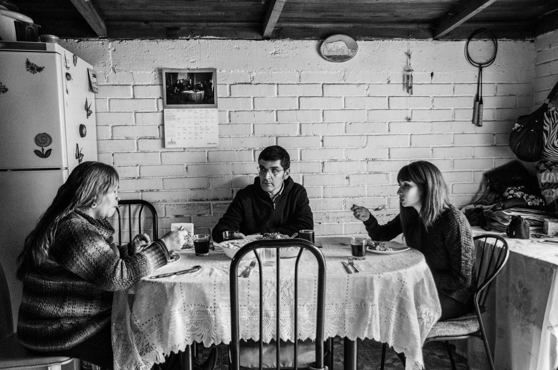 Romina junto a sus padres en la comuna de Maipú, año 2015.