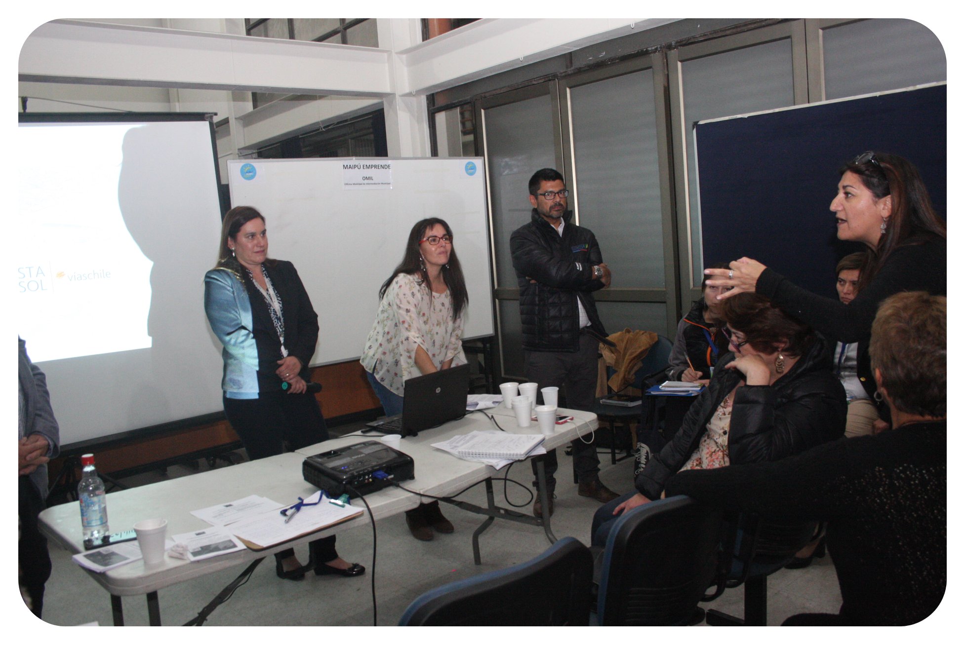 "Nos mintieron, nos utilizaron por dos años", acusó la dirigenta social Viviana Delgado (en la foto), tras la primera reunión de participación ciudadana en Maipù sobre el proyecto de ampliación a terceras pistas en la Autopista del Sol. 