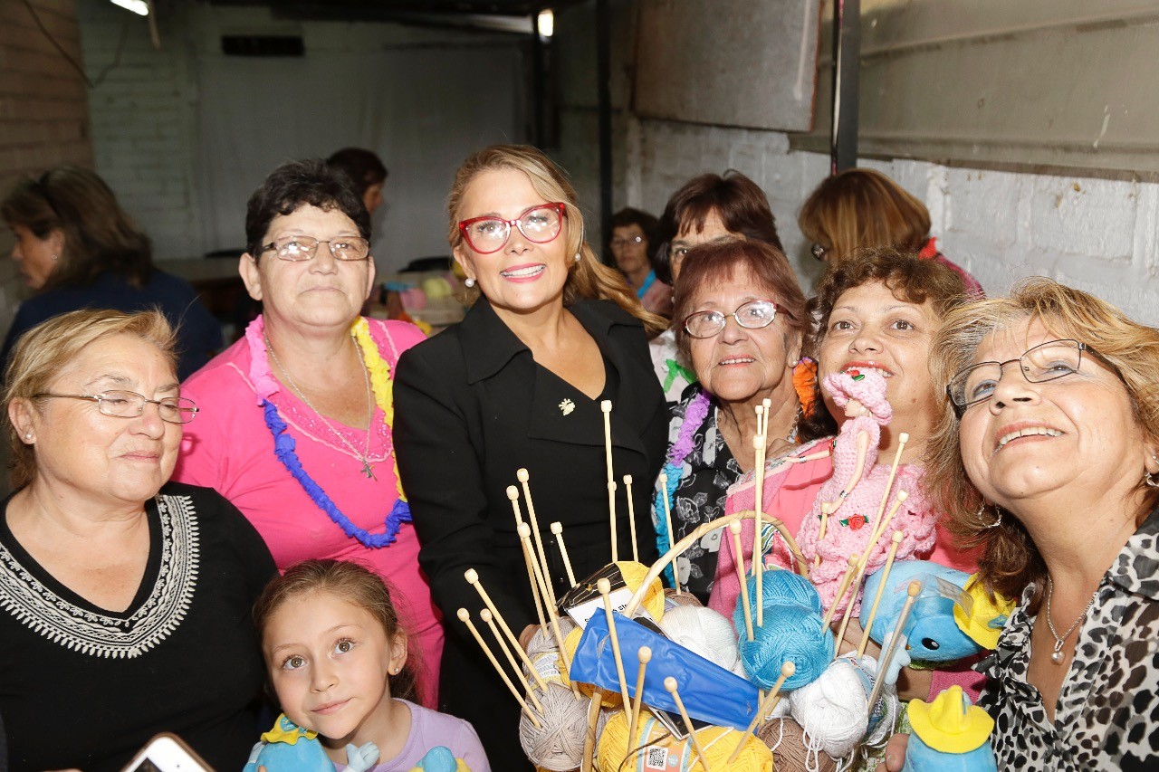Alcaldesa Cathy Barriga se reunió con el Club de Damas Reina Sofía (publicación de la Municipalidad de Maipú del 13 de abril).