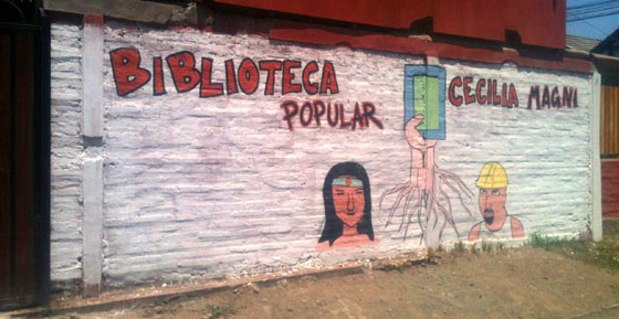 Mural de la Biblioteca Cecilia Magni, en la la plaza de Abisinia con Neptuno (frente al Unimarc), Villa San Juan, Maipú. 