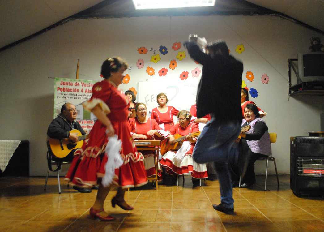 El conjunto folclórico del club del adulto mayor Los Zorzales. | www.labatalla.cl