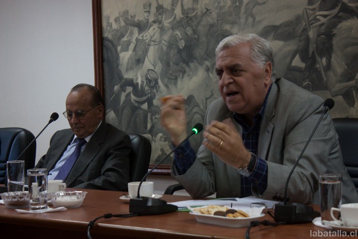 El concejal Antonio Neme, en la sesiòn del viernes 17 de abril. 