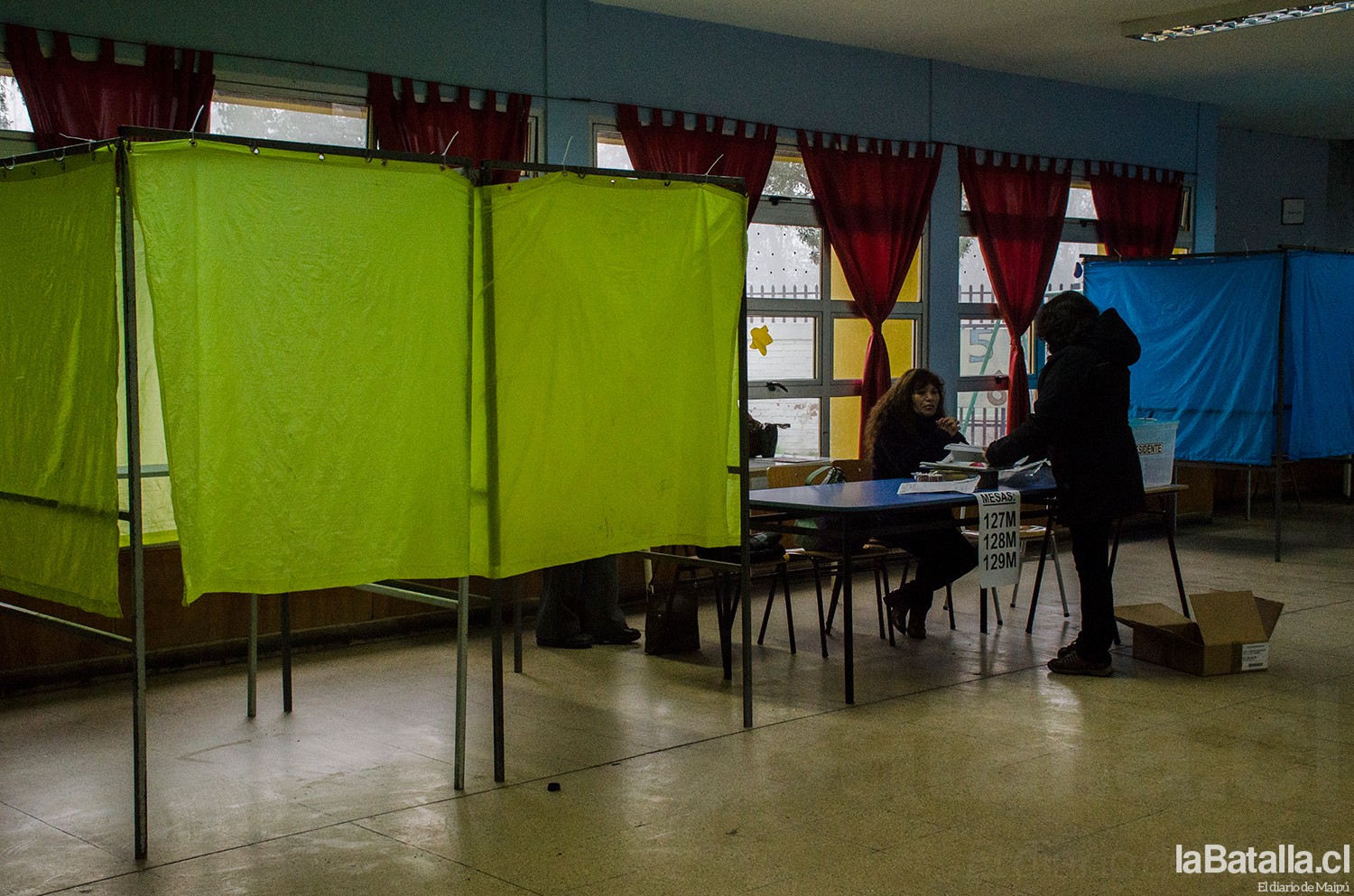 Este era el panorama en el colegio Germán Riesco, a primera hora del domingo.