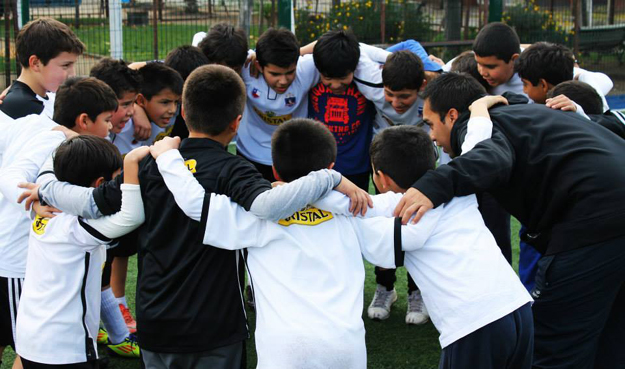 En Maipú, los Socios del Club Social y Deportivo ColoColo construyen